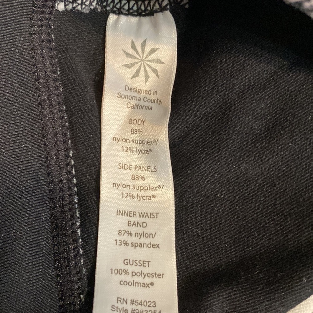 Athleta crop length leggings. Sz XS. Black, gray and white floral pattern - Picture 14 of 14